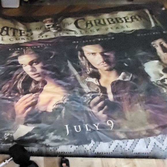 Disney PIRATES OF THE CARIBEE - Picture 1 of 3